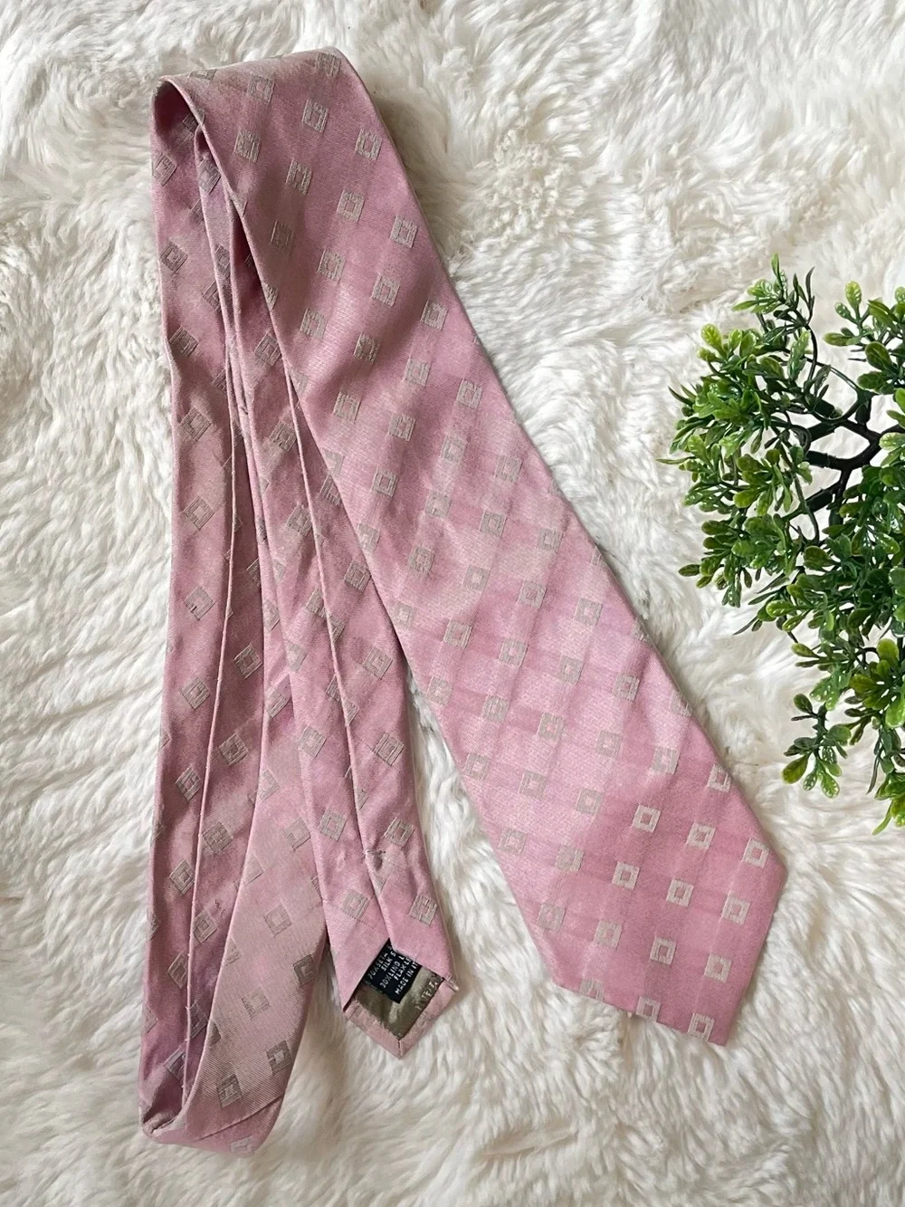 Armani Collezioni Pink Geometric Silk Tie – Made in Italy